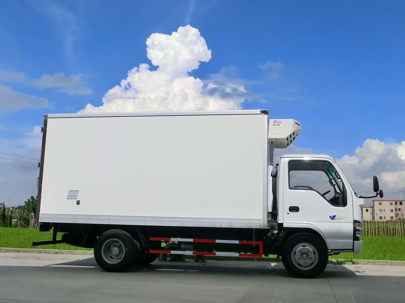ColdCarrier refrigerated truck body on Isuzu truck