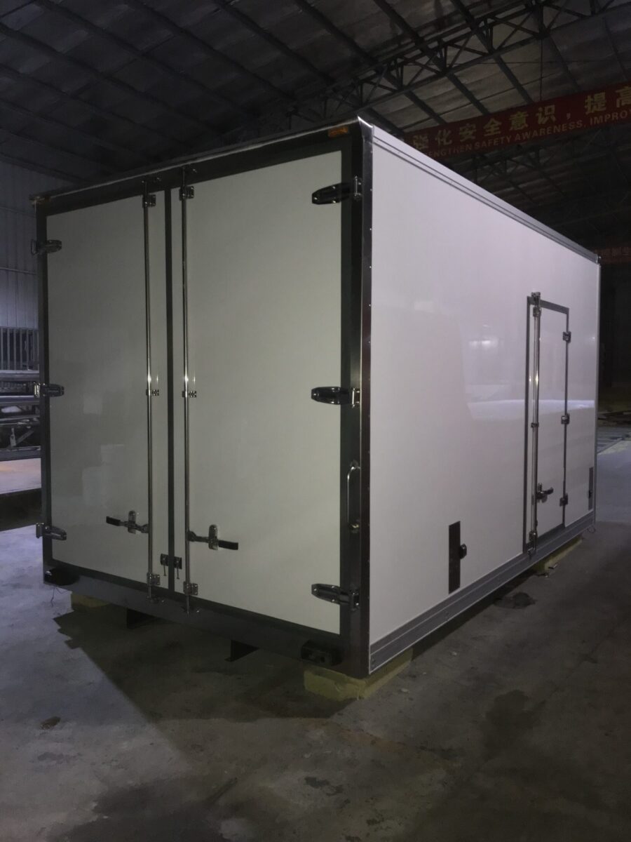 Great 4.2m Standard Aumark Refrigerated Truck Body with Side Door & Double Rear Doors - Image 2