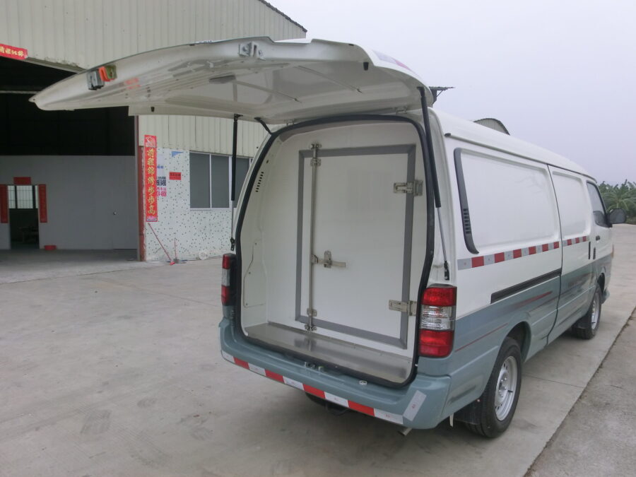 Smart Confidence: Custom Refrigerated Truck Body with 100mm Insulation for Safe Cold Chain - Image 2